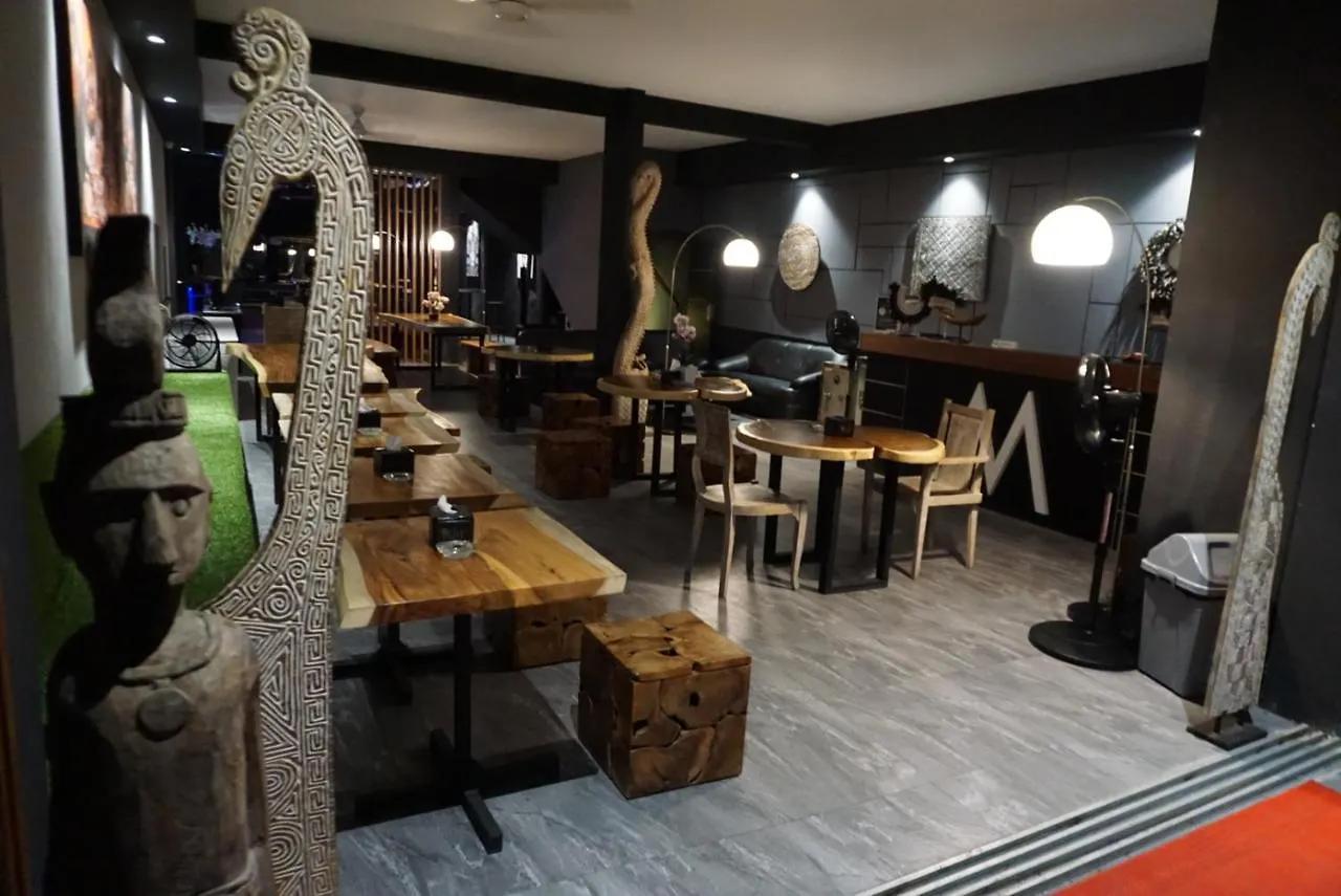 Albergue M Box Seminyak Hostal